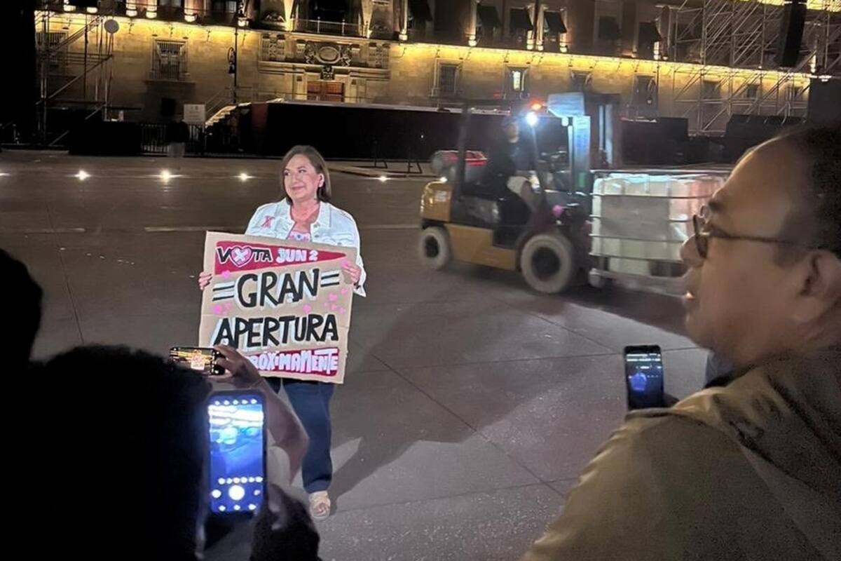 Corren a Xóchitl Gálvez del Zócalo de la Ciudad de México