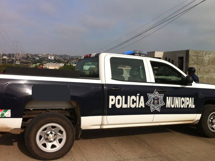Atacan a tiros patrulla de la Policía Municipal en colonia Los Valles