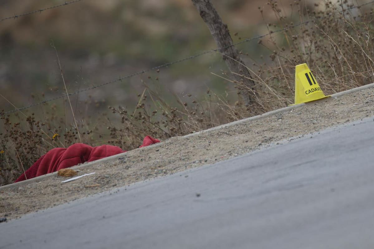 Homicidios Tijuana: Localizan tres 'encobijados' en el Bulevar 2000