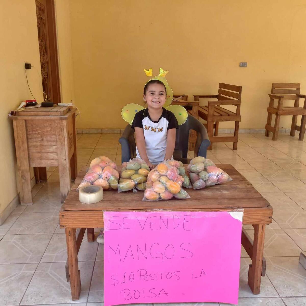 Incluso desde la ciudad de Hermosillo la visitaron para probar los suculentos mangos / Foto: Jesús Palomares