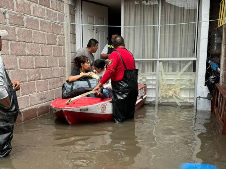 Rescatan a bebé después de 19 horas atrapado en inundación con su familia, en Cuautitlán, Edomex