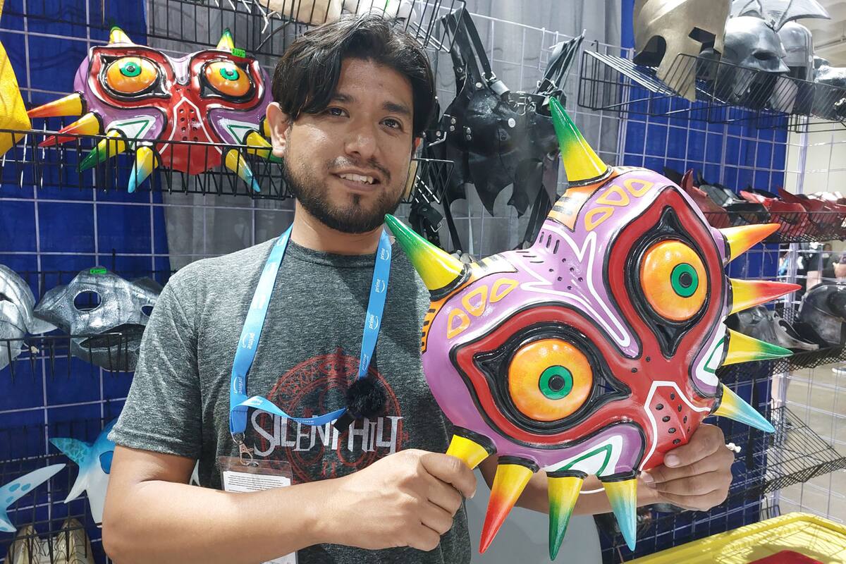 Tijuanense crea máscaras que son sensación en el Comic Con San Diego