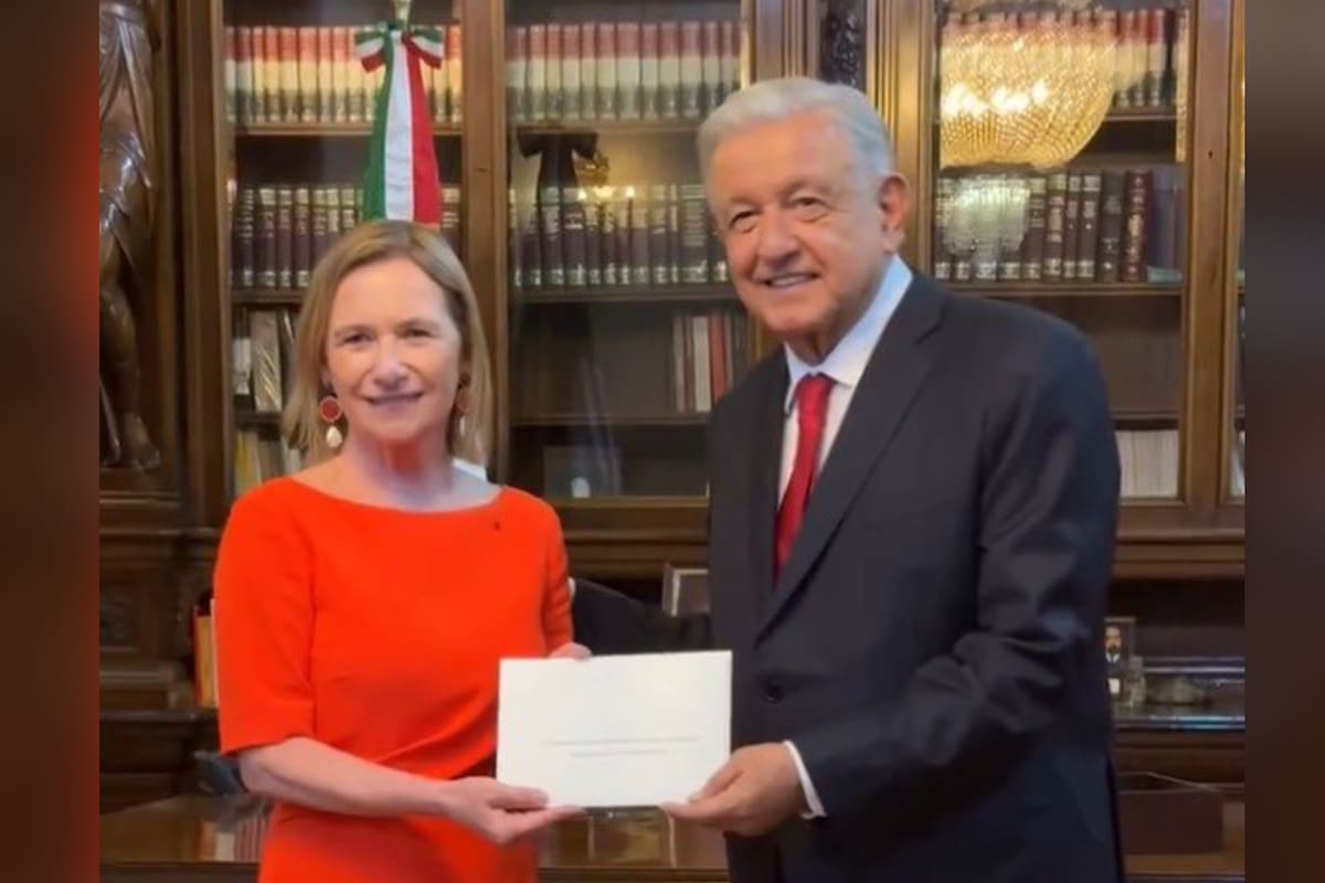 Delphine Borione presenta cartas credenciales a AMLO como embajadora de Francia en México