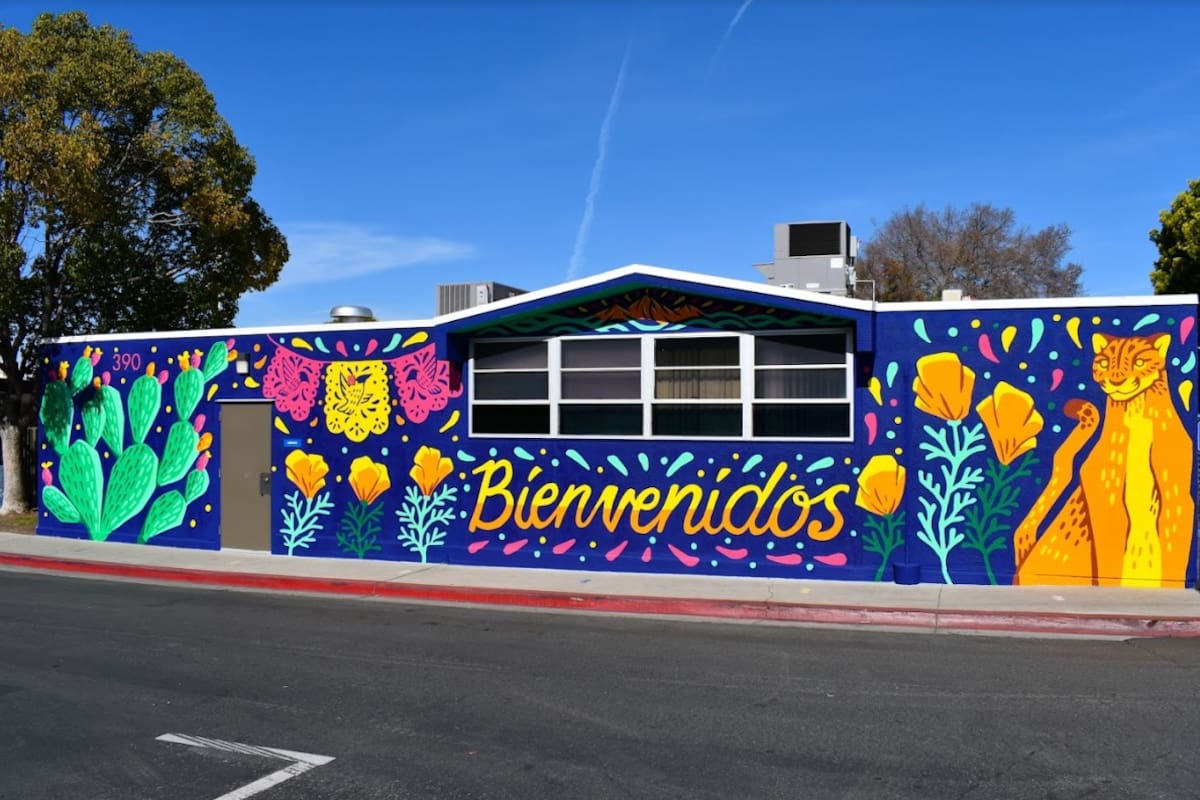 Estudiantes crean mural en escuela de Chula Vista